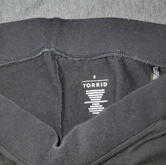 Torrid Active Mesh Detail Full Length Legging - 2XL - Black - Picture 3 of 9
